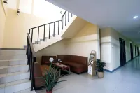 RedDoorz Near ITC Cempaka Mas