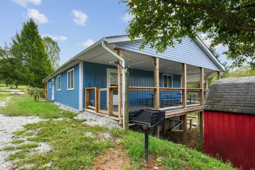 Spacious Country Setting-Hocking Hills- Hot Tub- Fire Pit- Pool TableNo Pet Fee