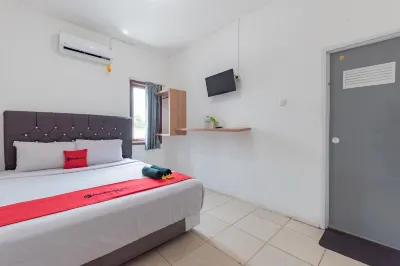 RedDoorz @ Kubu Selem Palapa Hotel dekat Puncak Mas