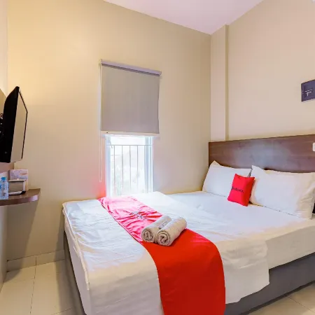 RedDoorz Near Taman Palem Отели рядом с достопримечательностью «Мол Таман Палем»