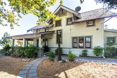 5th & Vine, Classic Craftsman with Modern Flair! 파소 로블레스 에번트 센터 주변 호텔