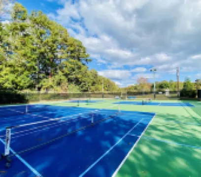 NEW TO VRBO 3 MIN TO LAKE MARTIN ON AUBURN SIDE STILLWATERS GATED GOLF MARINA