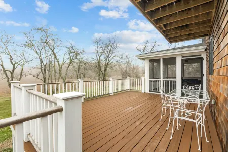 Nonquit Cottage by Sakonnet Farm & Stays