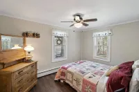 Waterfront Debruce Riverside Cabin Directly on the Willowemoc River! Hotels in Rockland