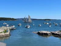 Seabreeze on the Harbor 1 - Stunning Island Retreat perched on Stonington Harbor Hotels in Stonington