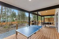 Ultimate Getaway: Movie Theater, Sauna, Hot Tub,WiFi, EV Charging,Pet-Friendly