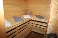 Stadtvilla mit Pool und Sauna