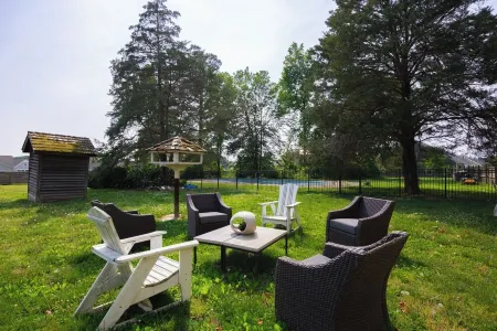 Charming 4-bedroom Stonehouse