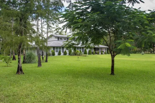 Little Ranches Retreat in the Heart of Equestrian Community