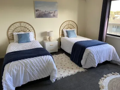 Top Location - 5 minute walk to Beach. Short stroll to Main Street. Perfect! Отели рядом с достопримечательностью «BIG4 Ingenia Holidays Queenscliff Beacon»