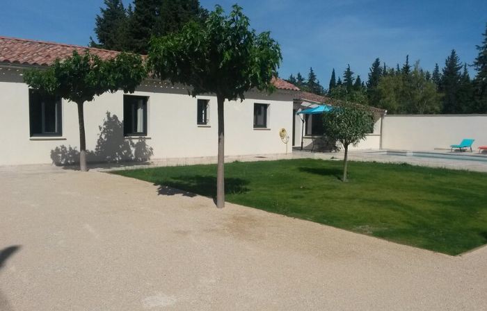 At the foot of Ventoux, new air-conditioned gîte with private pool