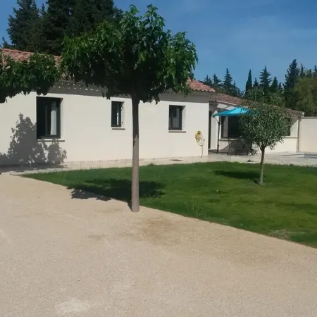 At the foot of Ventoux, new air-conditioned gîte with private pool