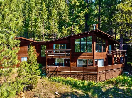 NEWLY REMODELED6 Bedrooms/3.5 Baths-Sleeps 14AWESOME VIEWS Hot Tub & Sauna