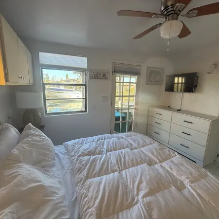 4 bedrooms home located on the deep water canal 13630 Garris Dr. Hudson Fl 34667