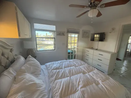 4 bedrooms home located on the deep water canal 13630 Garris Dr. Hudson Fl 34667