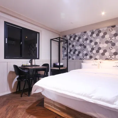 Hotel Prince Các khách sạn gần Phố chủ đề Vàng