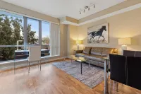 Global Luxury Suites at Woodbury Hotel dekat Central Park Pl
