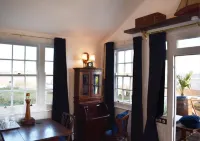 The West Usk Lighthouse Lightkeepers Lodge Hotels near Walnut Tree Farm Park
