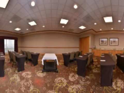 本德希爾頓花園酒店 本德酒店