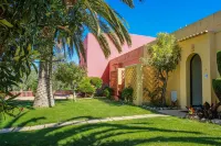 Colina Village - parking