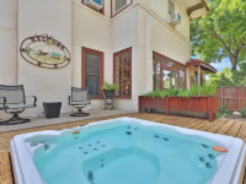 The Lancaster Manor B&B Hotels in Cooke County