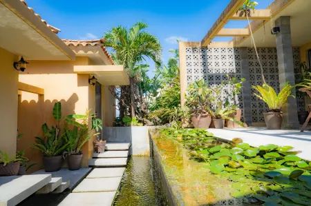 Kouriisland Hotel Cava Отели рядом с достопримечательностью «Tiinuhama Beach»