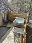 Beary Charming Hottub Great Location 4 Miles to Gatlinburg - 小木屋