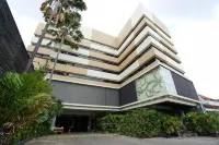 New Grand Park Hotel فنادق في Krembangan