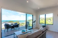 Luna Cottage. Stunning Ocean Views on Waiheke