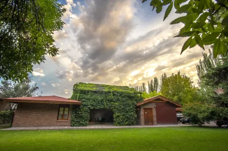 Lujan de Cuyo B&B Отели рядом с достопримечательностью «Bodegas Nieto Senetiner»