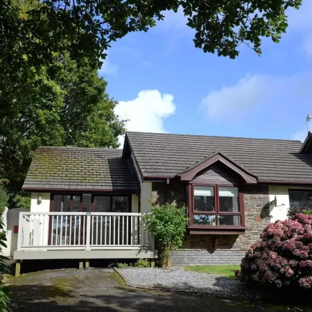 Valley Retreat - Peaceful Location, Walk to Beach, Parking