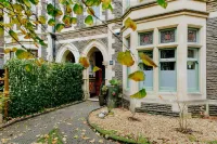 เดอะสวีทการ์ดิฟฟ์ซิตี้เซ็นเตอร์พาร์คกิ้งส่วนตัว โรงแรมใน