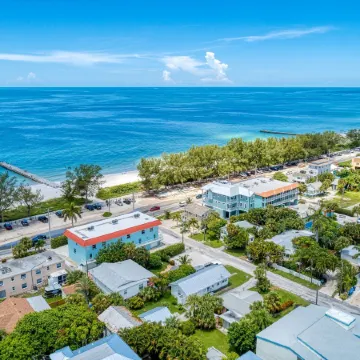 Cottage Haven-One Minute Walk to the Beach-Private Yards-Keyless Locks