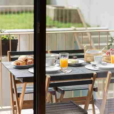 Feel Corporate Housing Campanh 03 Dining/Meeting Rooms