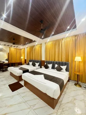 HOTEL BOSS PALACE Hotels near Torch Light Parade Ground