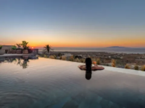 Klostra Hotels in Finikia