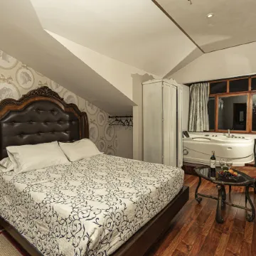 Hotel Azul de la Plaza by Chat Noir