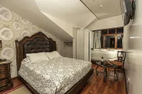 Hotel Azul de la Plaza by Chat Noir