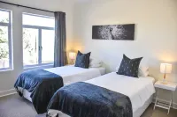 Saints Rest Hotels in Клеренс