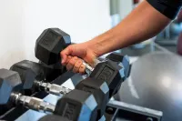 Newport Beach Hotel & Suites - Fitnessstudio