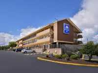 Americas Best Value Inn-Pittsburgh Airport Hotels near Pittsburgh International Airport