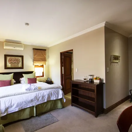 Bellgrove Guest House Sandton Отели рядом с достопримечательностью «Ривония»