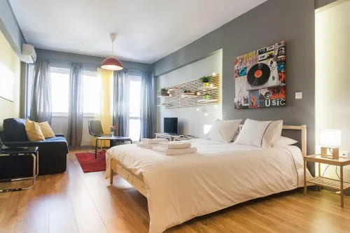 توستاي أثينز