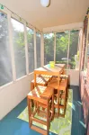 Aunt Bea's Bungalow - Pet Friendly - Hot Tub - Screen Porch - Wifi - Fenced Yard - King Bed - Town