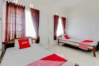 Super OYO Collection O 90617 Rumah Oma Opa Syariah Hotel dekat Lahan Edukasi Desa Giri Mekar