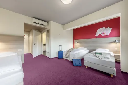 Serways Hotel Heiligenroth Отели в г. Оберельберт
