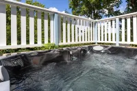 The Bluebell - Luxury Lodge with Hot Tub - Jacuzzi