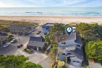 Hot Tub 1 Block to BeachTown Chefs Kitchen Villa Manzanita by AvantStay