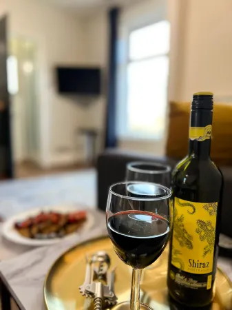 Lunar Stays Отели рядом с достопримечательностью «Solaris Centre»