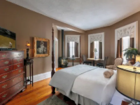 Breadalbane Inn Hotels in Wellington County
